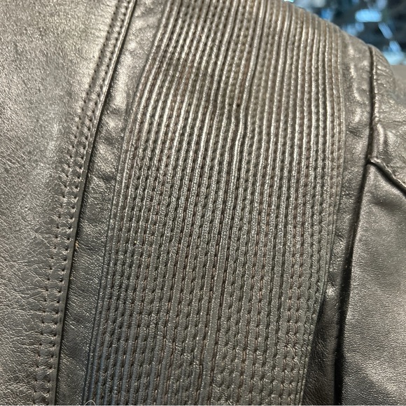 Classic vintage leather jacket - size small with zippers and flare - Picture 4 of 13